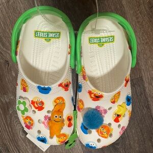 Kids J1 CROCS x Sesame Street Classic Clogs - Julia Be Seen